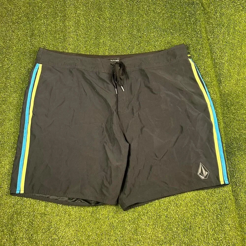 Volcom Men's Black and Grey Shorts